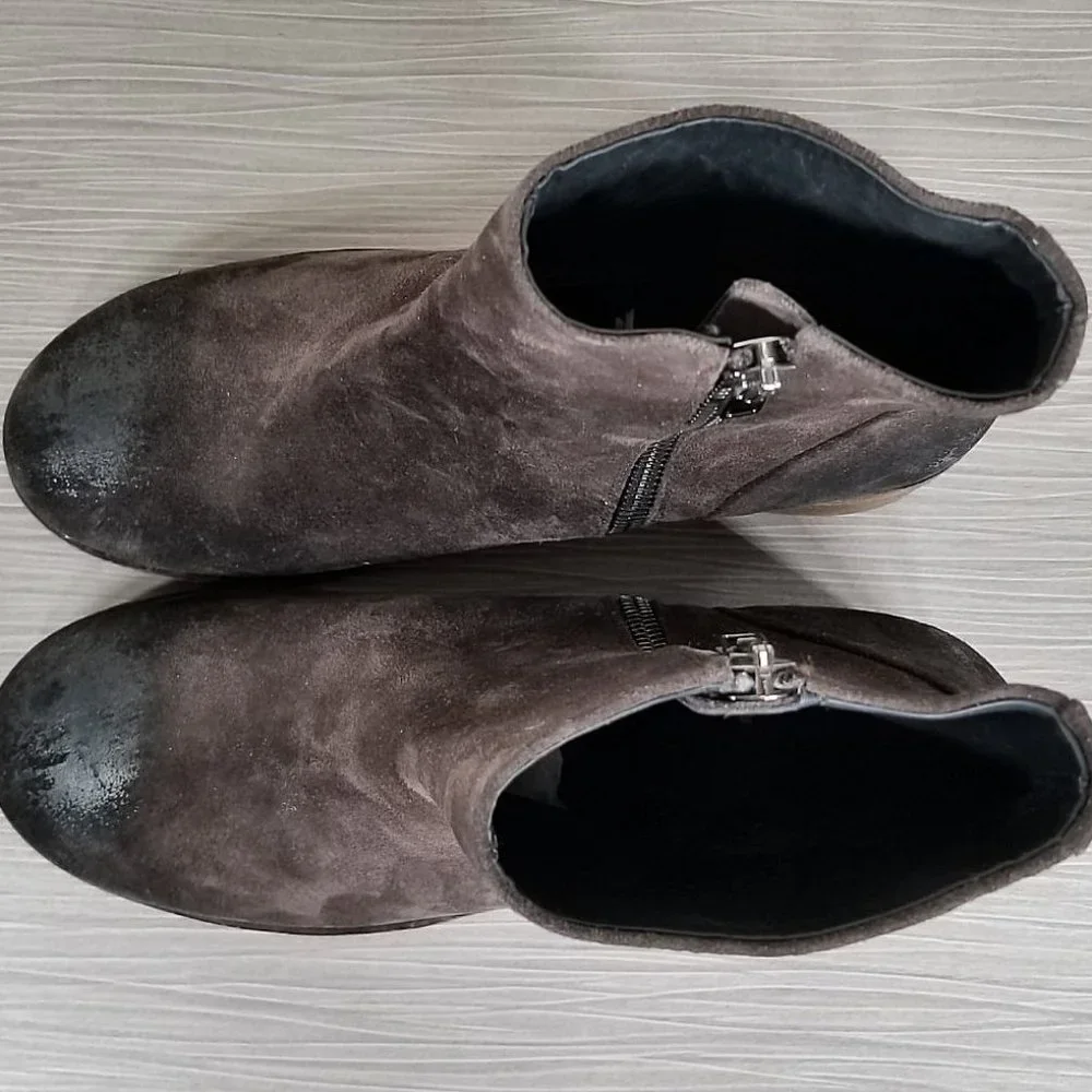 Vince 'Ruth' Block Heel Bootie, Peat (Brown) Suede, Womens Size 5.5 / 35.5 - Picture 8 of 9